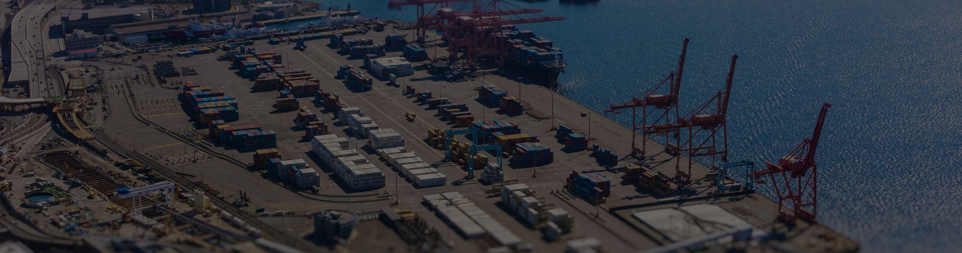 Shipping port with containers