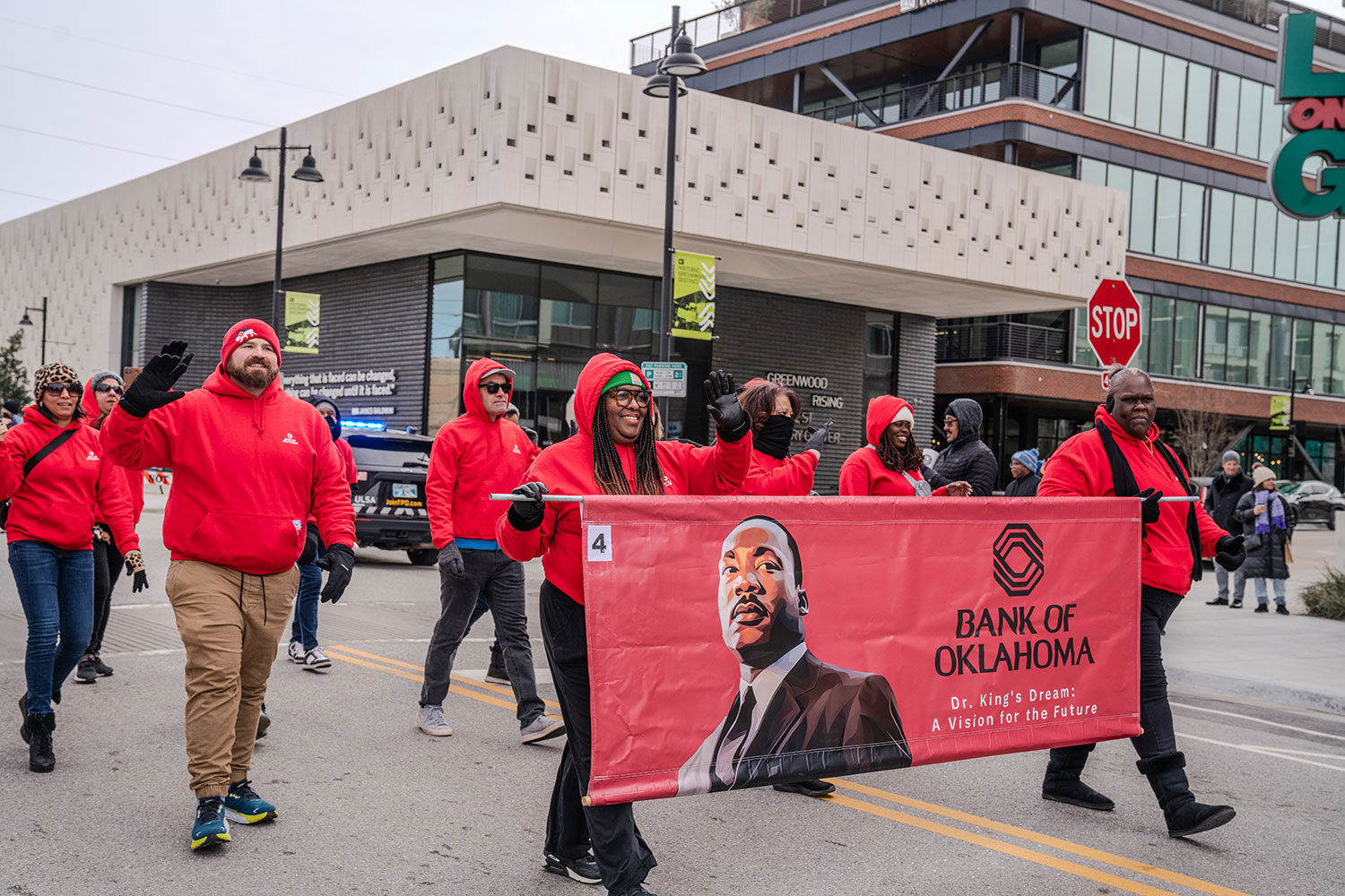 Empleados de Bank of Oklahoma que retribuyen en la comunidad