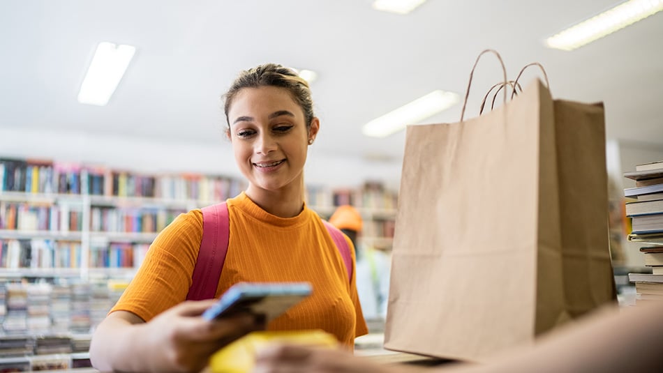 Should your college student get a credit card? Smart tips for building credit responsibly