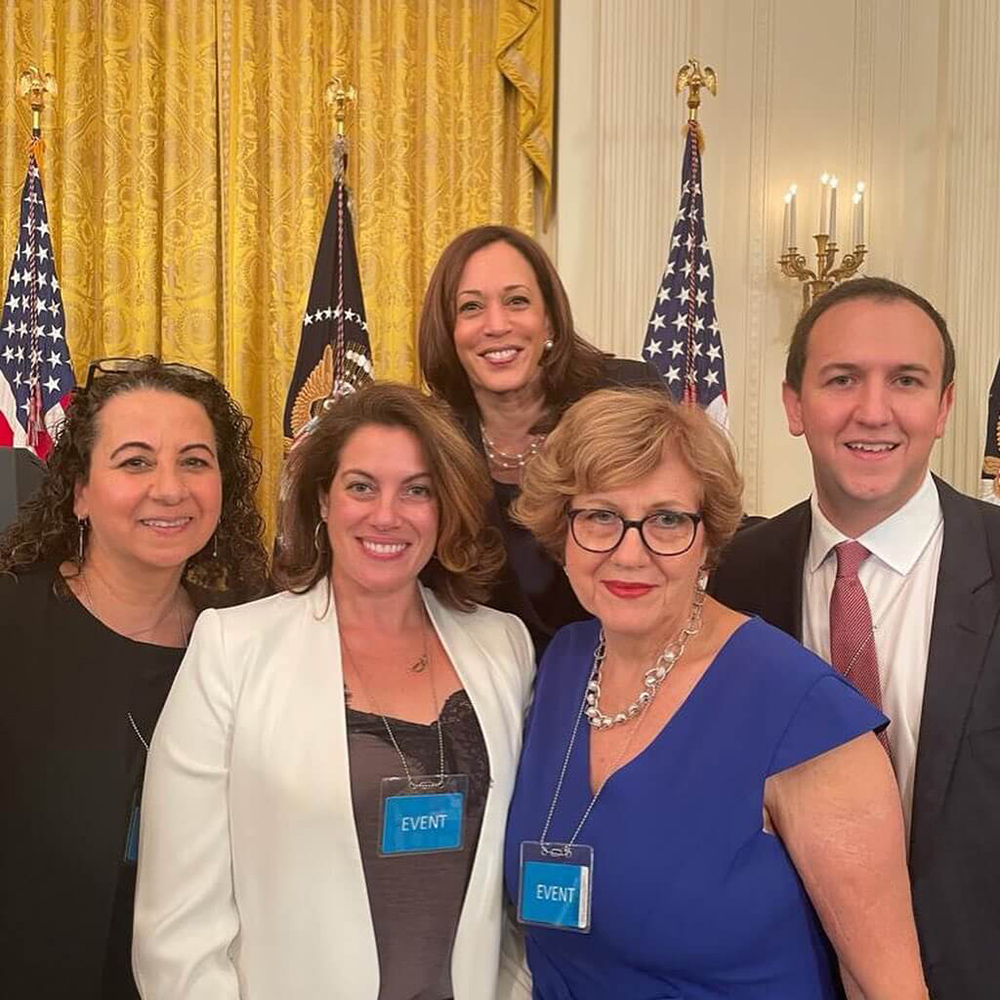 Familia Jabara con la vicepresidenta Kamala Harris