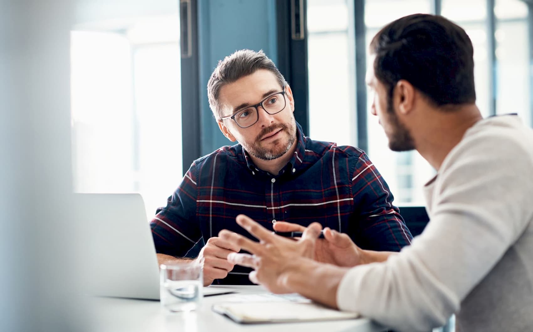 Recruiting_Mitarbeiter werben_Mitarbeitergespraech