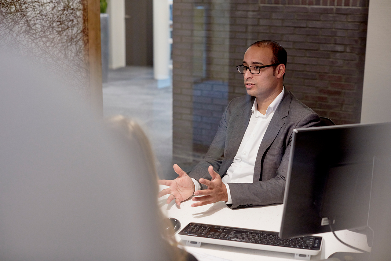 Man in een meeting