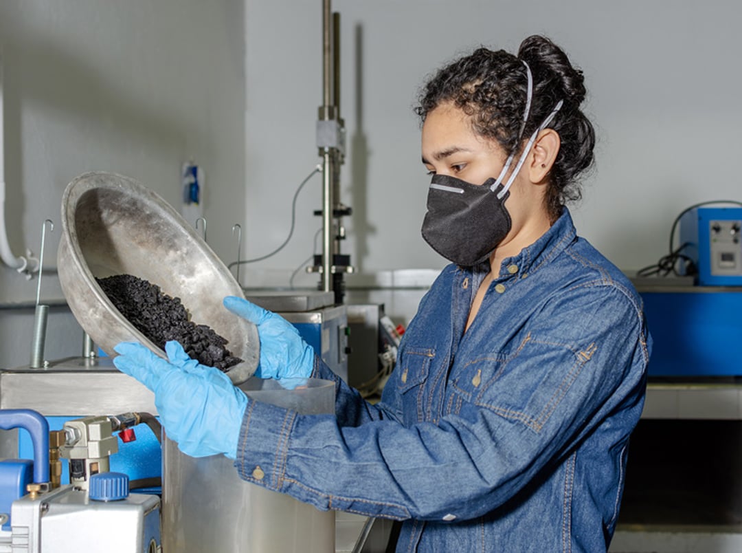 Testing asphalt in a geological laboratory