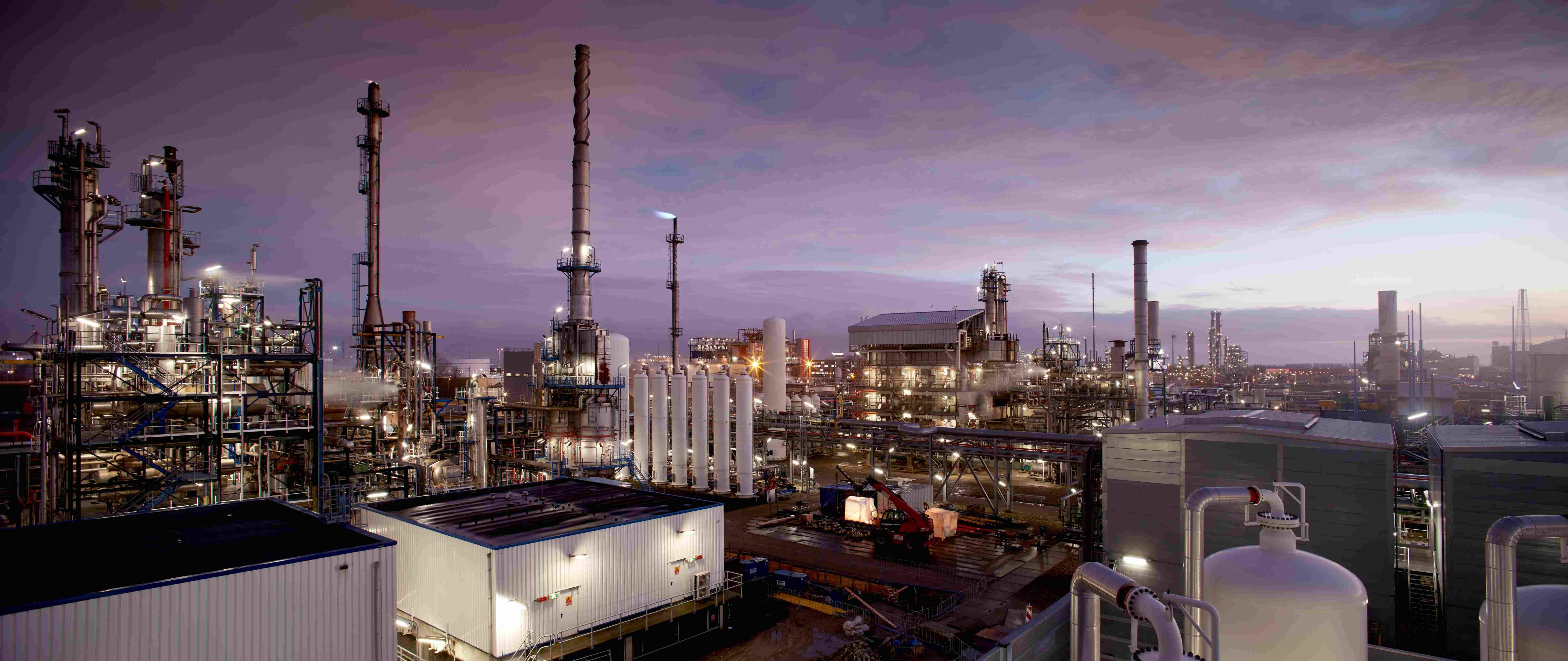 Fabriek avondlicht