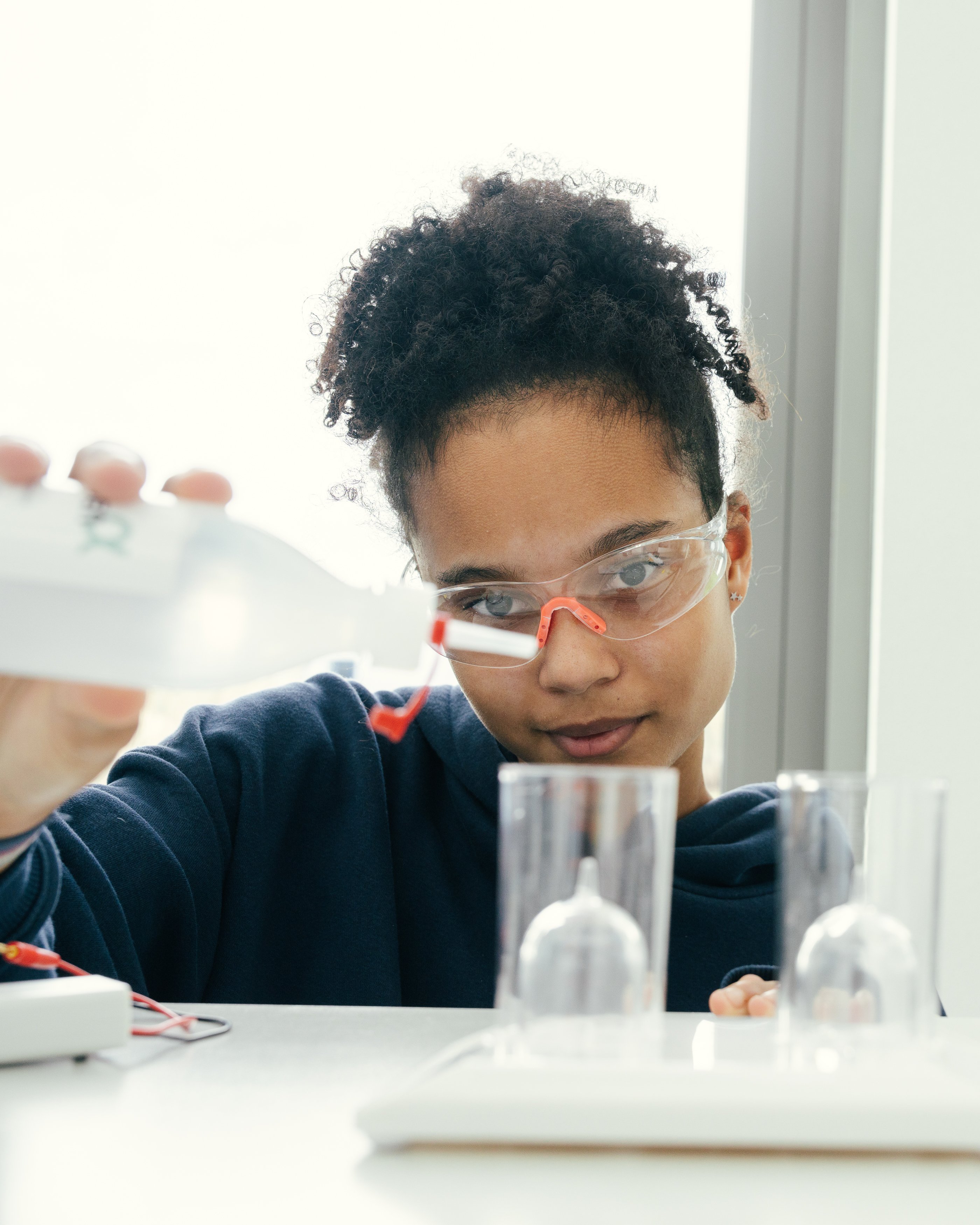 A kid in Hydrogenalpha workshop