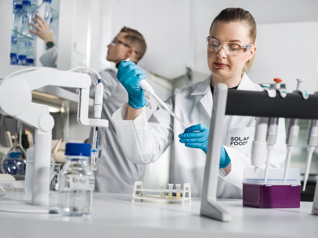 Woman in laboratory working with pipet