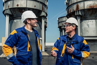 dak gesprek tussen twee mannen