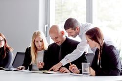 Brunel Team beraten sich 