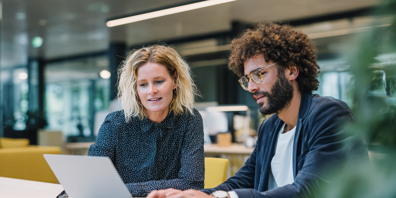 u3537813154_two_Dutch_legal_professionals_aged_25_to_35_sitti_2d3310b8-a048-4889-a0df-09588ffcb757_2