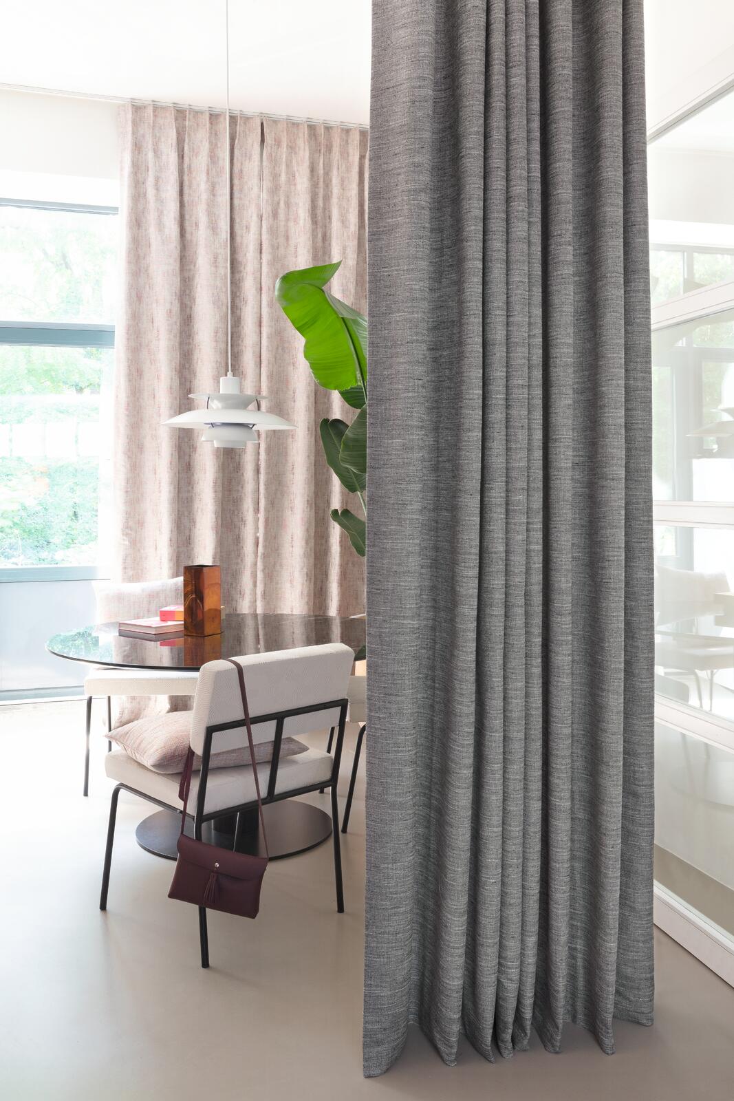 Ready-made curtains