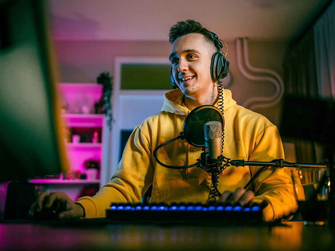 streamer-hero-desktop-2x