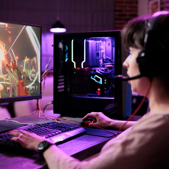 Teen make gaming