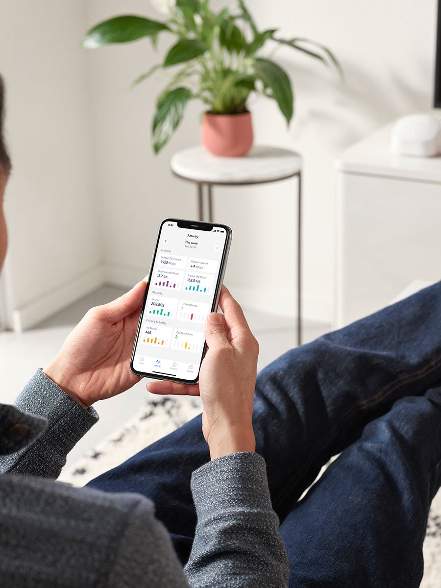 eero6Lifestylefamilyroomeeromobileapp