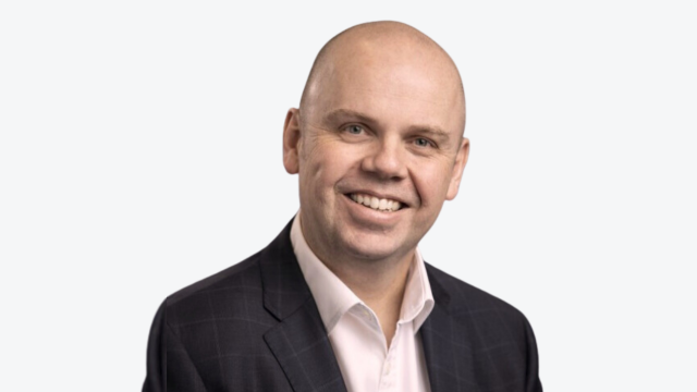 Andrew Lowe headshot