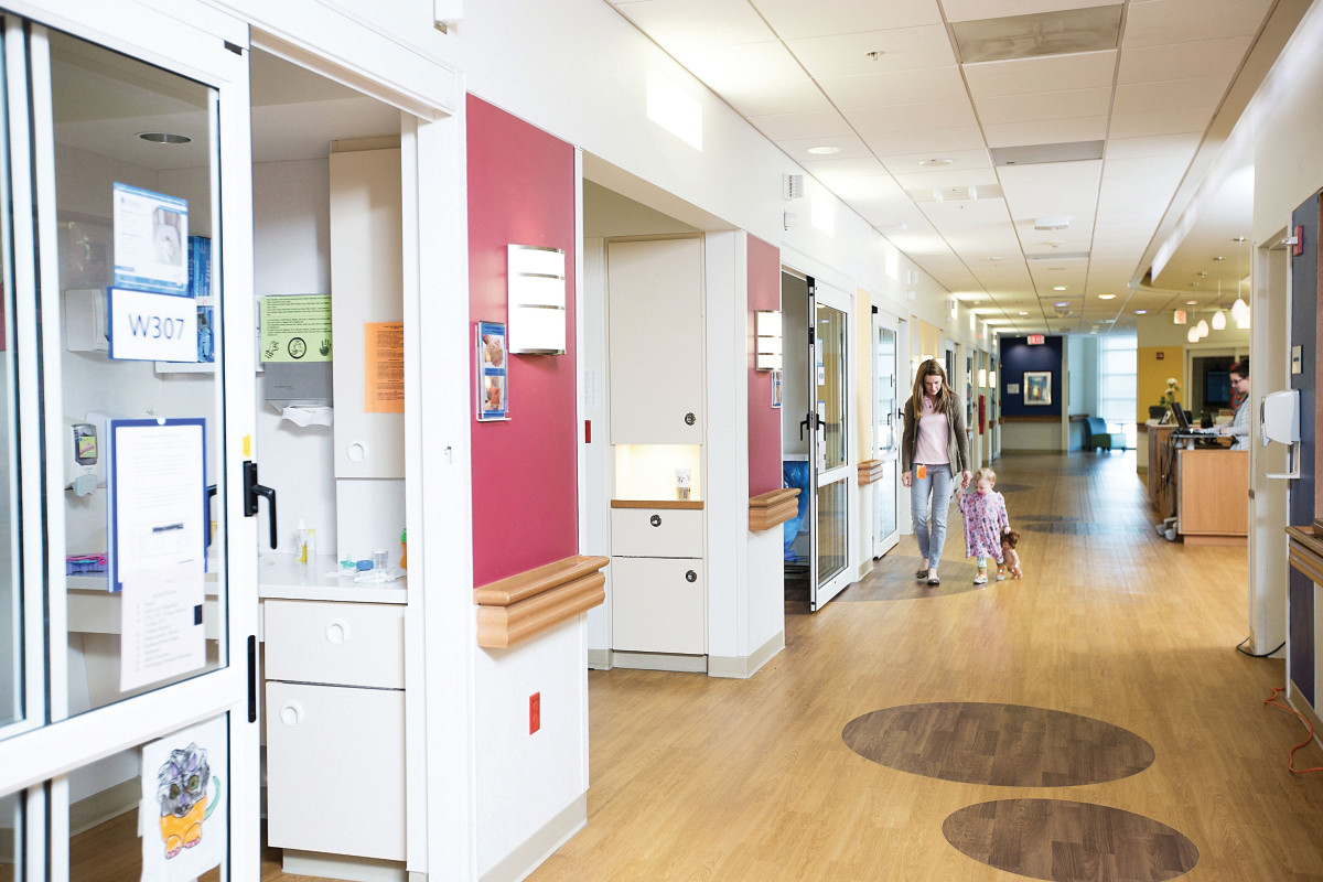 Photo of the hallway in Children's Wisconsin's Cardiac Intensive Care Unit (CICU)