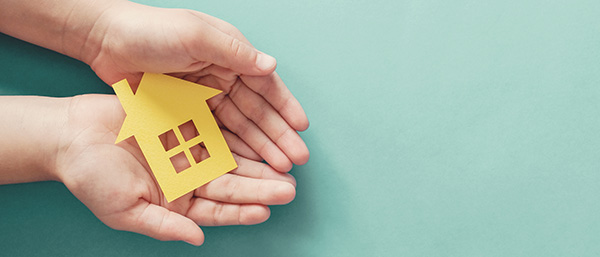 hands with house