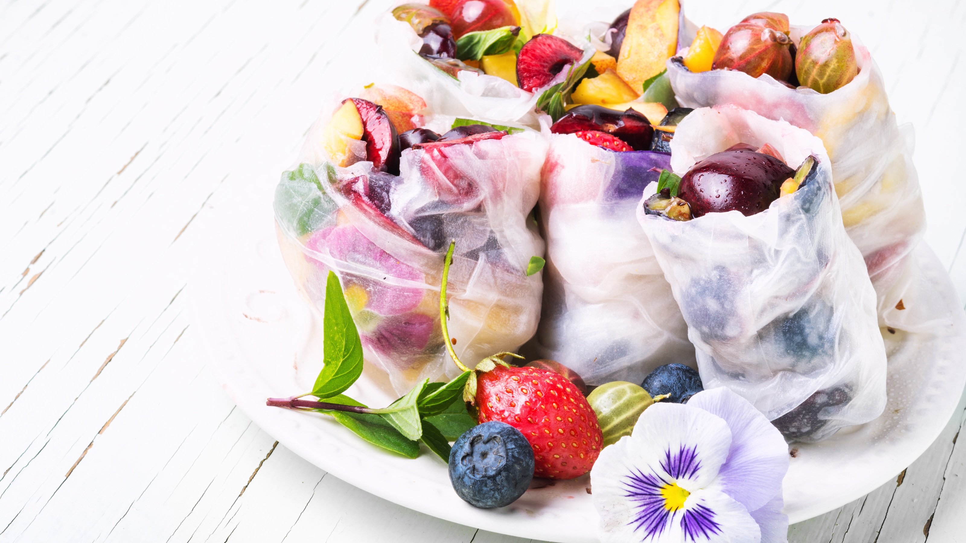 Fruit rice paper spring rolls