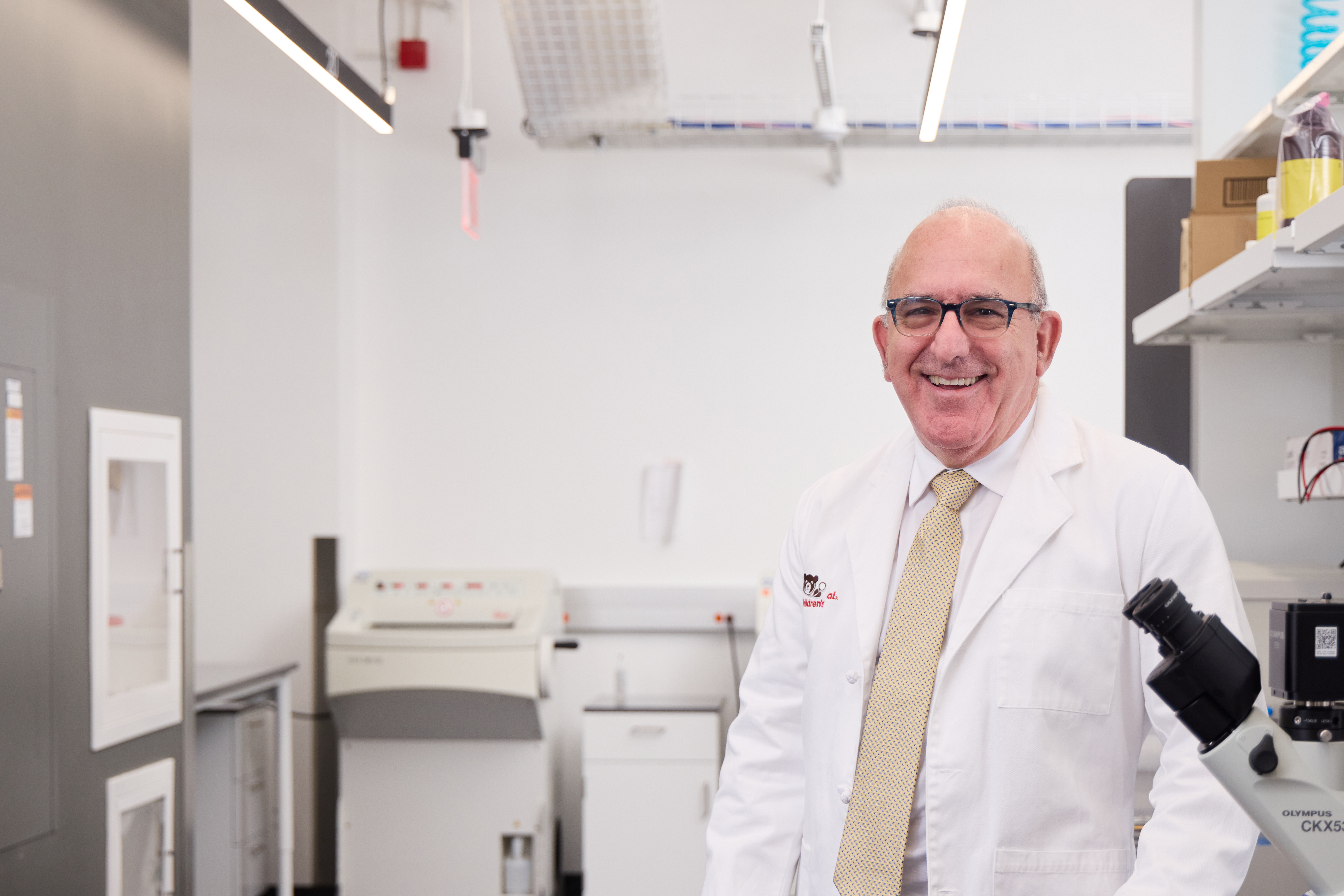 Dr. Nathan Kuppermann in the laboratory at Children’s National