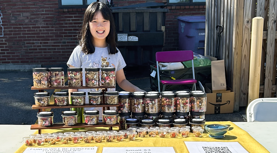 Lucie sells her unicorn food