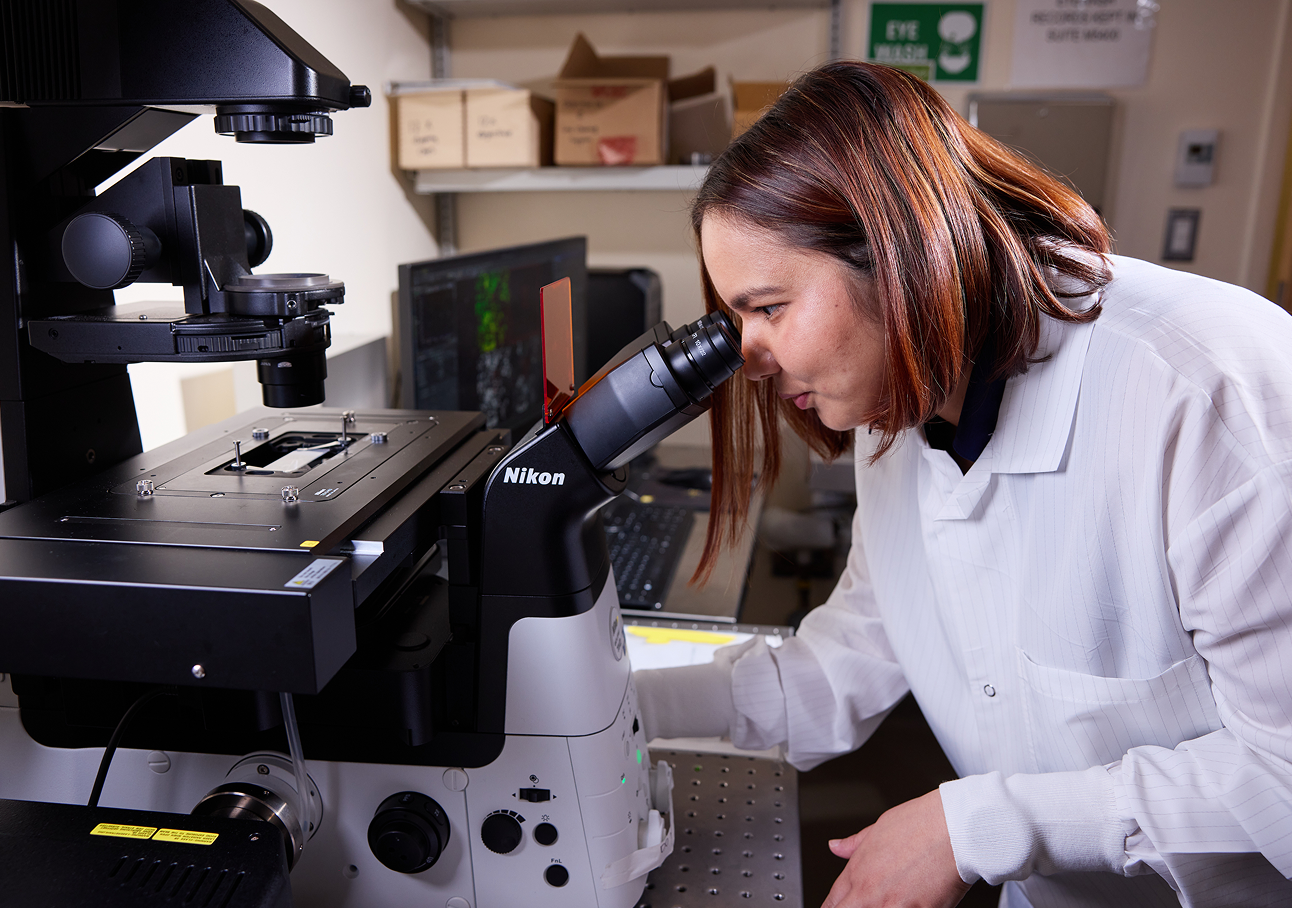 Dr. Kajal Chaudhry conducts research studies in the Elsie & Marvin Dekelboum Family Foundation Imaging Suite.