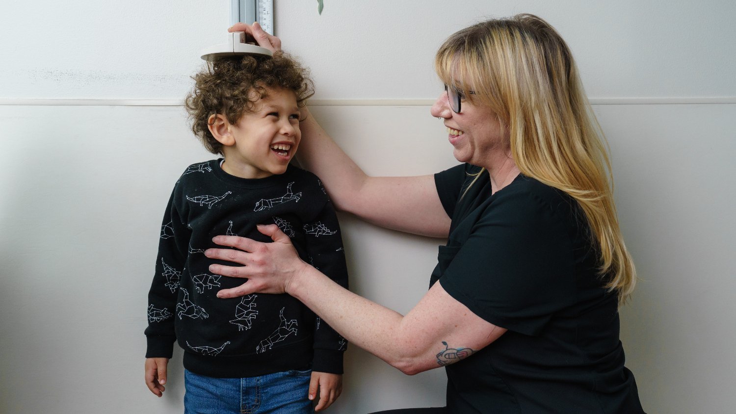 provider measures child's height