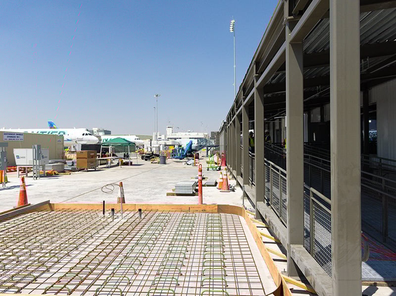 https://edge.sitecorecloud.io/cimicgroupl6308-fdcorpxmclo088b-productioneda2-a2bc/media/project/cimic/flatiron/projects/aviation/denver-airport-concourse-expansion/800x590/denver-airport-concourse-0p3a3868.jpg?h=599&iar=0&w=800