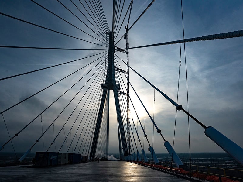 https://edge.sitecorecloud.io/cimicgroupl6308-fdcorpxmclo088b-productioneda2-a2bc/media/project/cimic/flatiron/projects/bridges/gordie-howe-bridge/800x590/gordie-howe-epp9631.jpg?h=599&iar=0&w=800