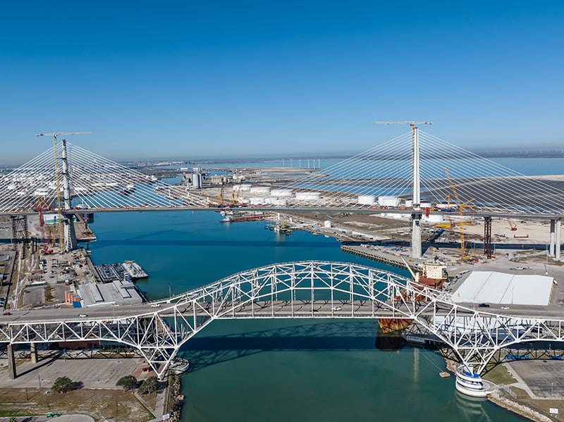 https://edge.sitecorecloud.io/cimicgroupl6308-fdcorpxmclo088b-productioneda2-a2bc/media/project/cimic/flatiron/projects/bridges/harbor-bridge/800x590/dji_20250201112522_0300_d.jpg?h=599&iar=0&w=800