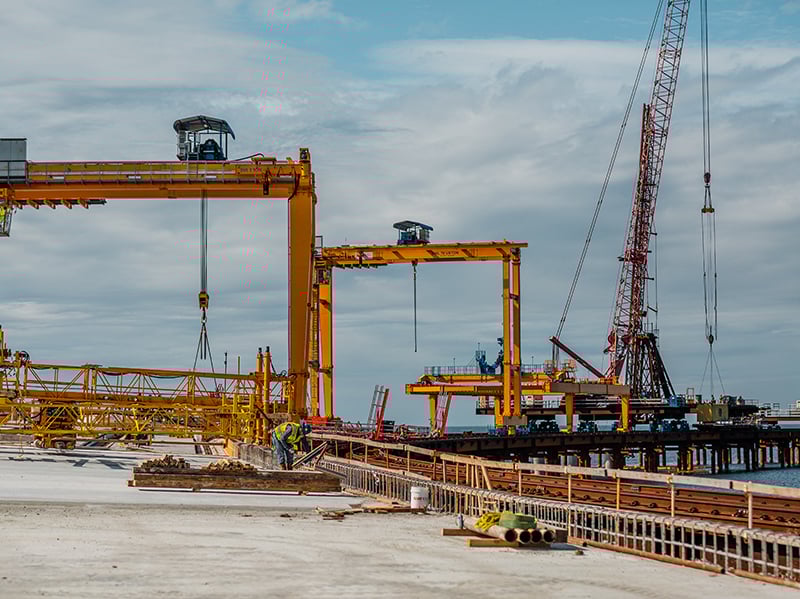 https://edge.sitecorecloud.io/cimicgroupl6308-fdcorpxmclo088b-productioneda2-a2bc/media/project/cimic/flatiron/projects/bridges/rodanthe-bridge/800x590/advancing-rail-system.jpg?h=599&iar=0&w=800