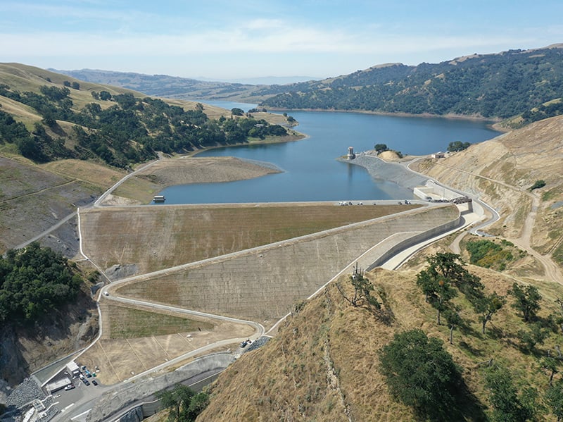 https://edge.sitecorecloud.io/cimicgroupl6308-fdcorpxmclo088b-productioneda2-a2bc/media/project/cimic/flatiron/projects/dams/calaveras-dam-replacement/800x590/calaveras_001.jpg?h=599&iar=0&w=800