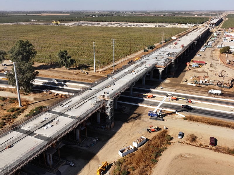 https://edge.sitecorecloud.io/cimicgroupl6308-fdcorpxmclo088b-productioneda2-a2bc/media/project/cimic/flatiron/projects/rail/california-high-speed-rail/800x590/2024-10-30-hanford_viaduct-07-scaled.jpg?h=599&iar=0&w=800