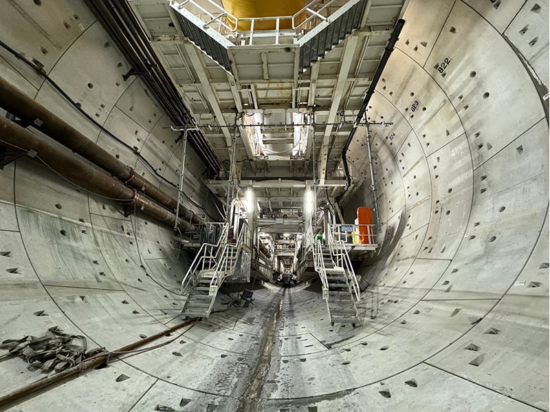 https://edge.sitecorecloud.io/cimicgroupl6308-fdcorpxmclo088b-productioneda2-a2bc/media/project/cimic/flatiron/projects/tunneling/hamptons-roads-bridge-and-tunnel/800x590/inside-tbm-machine.jpg?h=599&iar=0&w=800