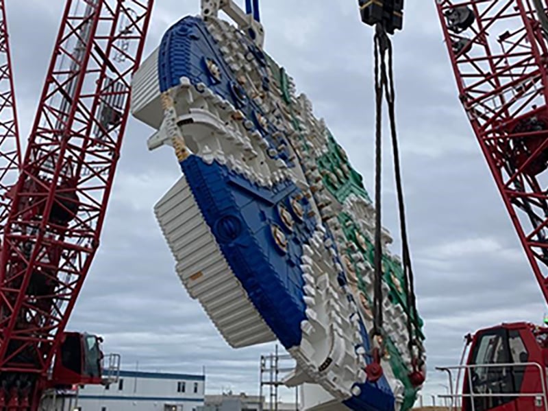 https://edge.sitecorecloud.io/cimicgroupl6308-fdcorpxmclo088b-productioneda2-a2bc/media/project/cimic/flatiron/projects/tunneling/hamptons-roads-bridge-and-tunnel/800x590/tbm-cutterhead-on-the-move.jpg?h=599&iar=0&w=800