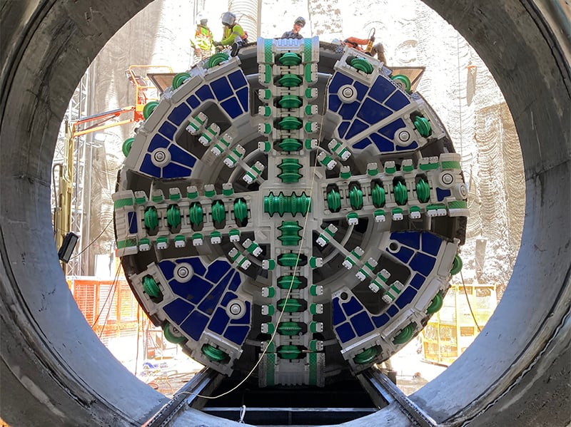 https://edge.sitecorecloud.io/cimicgroupl6308-fdcorpxmclo088b-productioneda2-a2bc/media/project/cimic/flatiron/projects/tunneling/los-angeles-effluent-outfall-tunnel/800x590/tbm-in-shaft.jpg?h=599&iar=0&w=800
