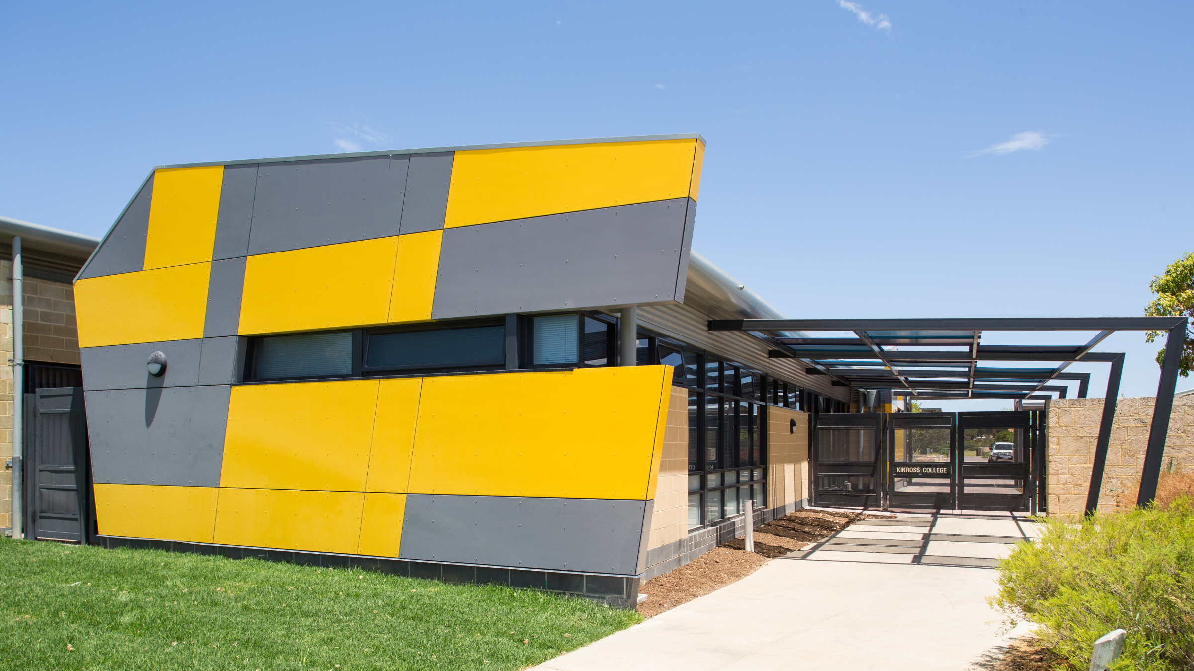 https://edge.sitecorecloud.io/cimicgroupl634d-cimicxmcloud-production-16eb/media/project/cimic/broad/projects/2400x1350/2400x1350_kinross-college.png?h=1350&iar=0&w=2400