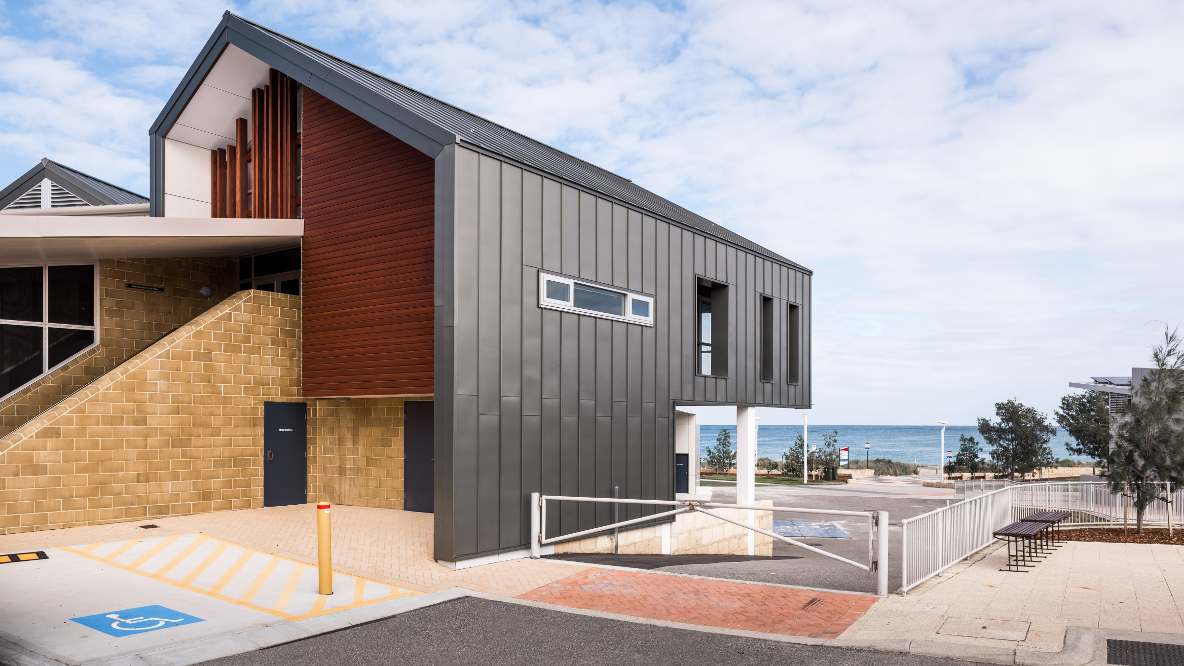 https://edge.sitecorecloud.io/cimicgroupl634d-cimicxmcloud-production-16eb/media/project/cimic/broad/projects/2400x1350/2400x1350_quinns-mindarie-community-centre.png?h=1350&iar=0&w=2400