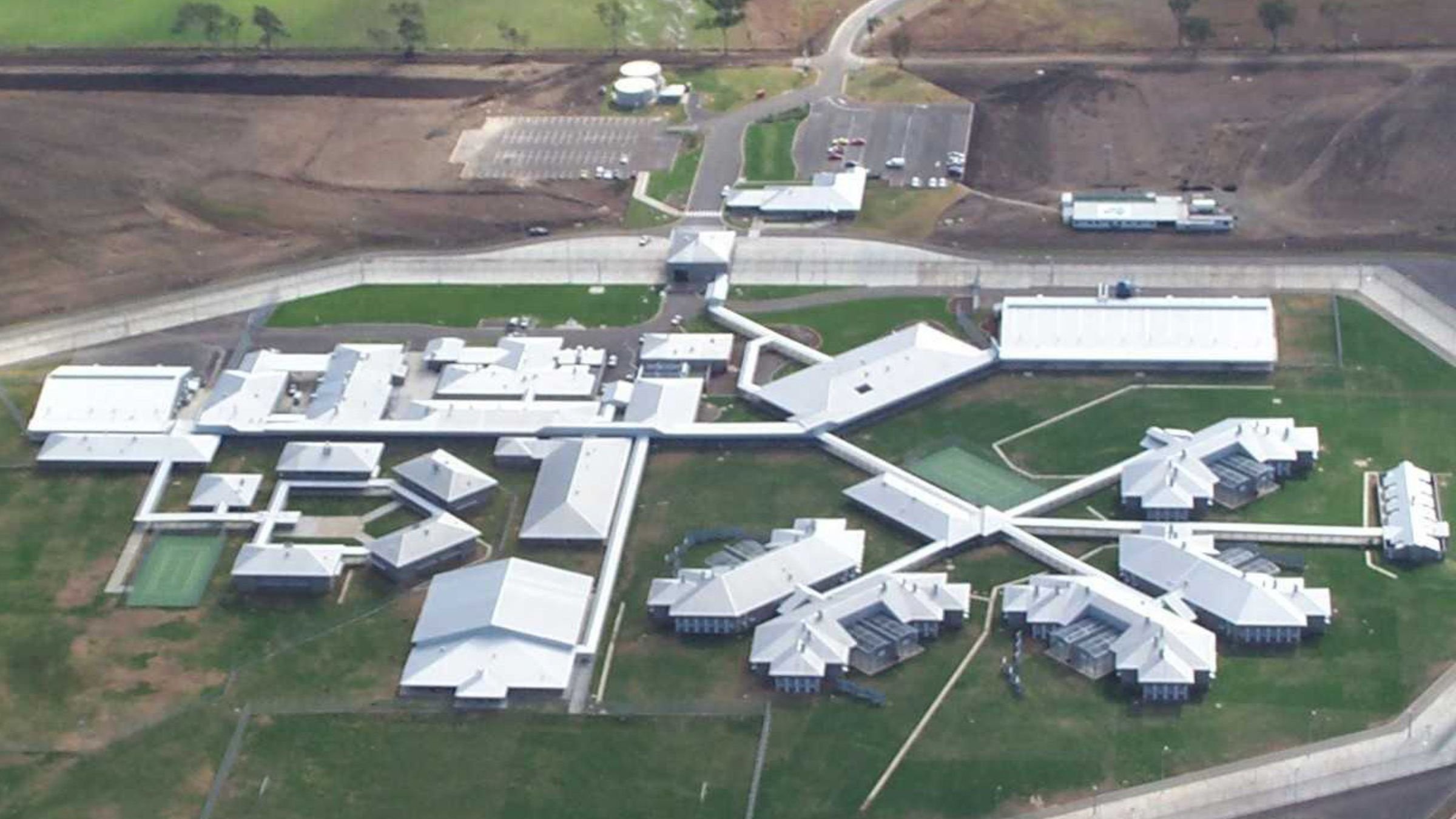 https://edge.sitecorecloud.io/cimicgroupl634d-cimicxmcloud-production-16eb/media/project/cimic/cpb/4-project-images/2017/capricorna-correctional-centre-2400x1350.jpg?h=1350&iar=0&w=2400