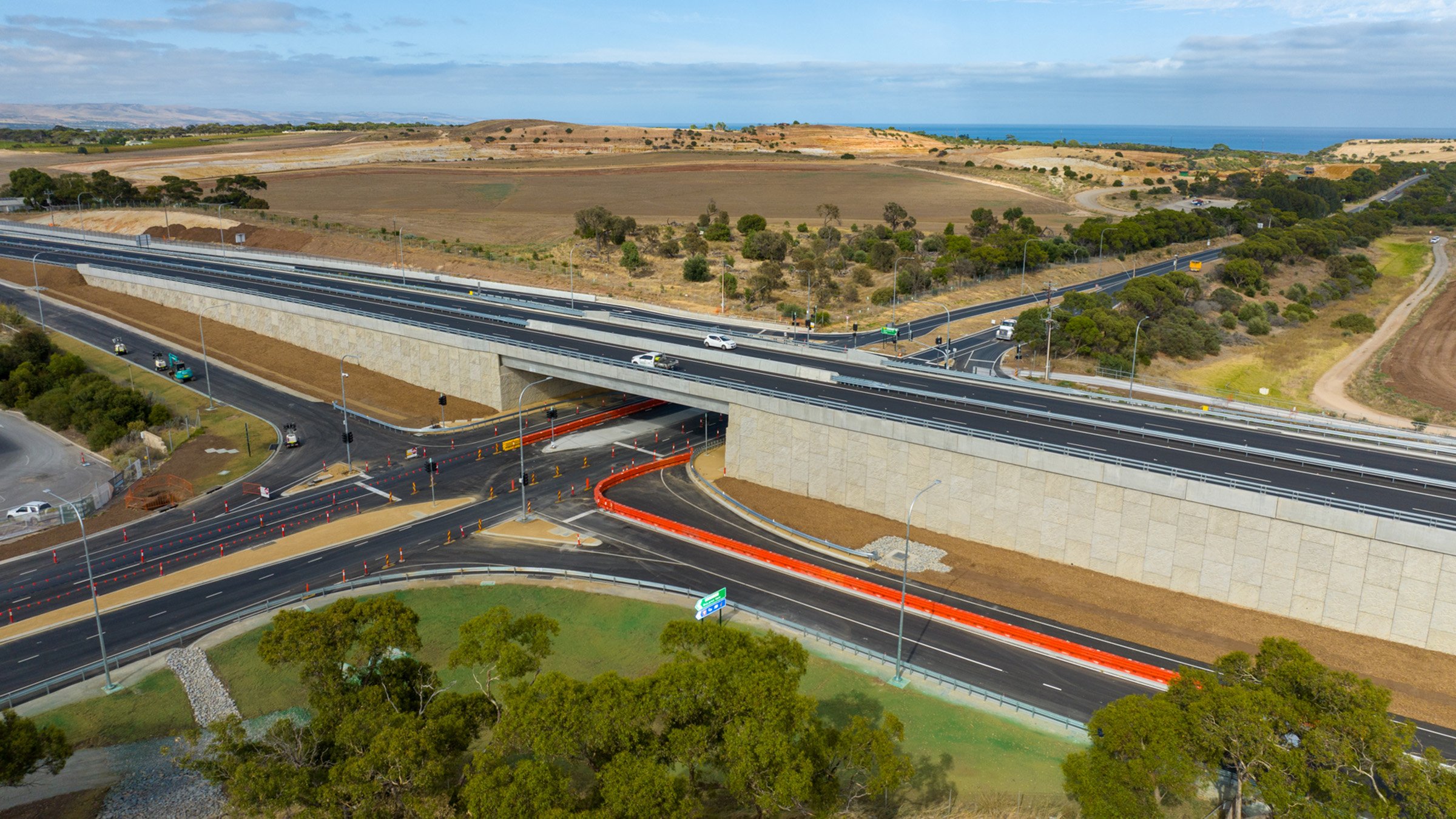 https://edge.sitecorecloud.io/cimicgroupl634d-cimicxmcloud-production-16eb/media/project/cimic/cpb/4-project-images/2022/2400x1350/main-south-road_fca-tatachilla-overpass-2400x1350.jpg?h=1350&iar=0&w=2400