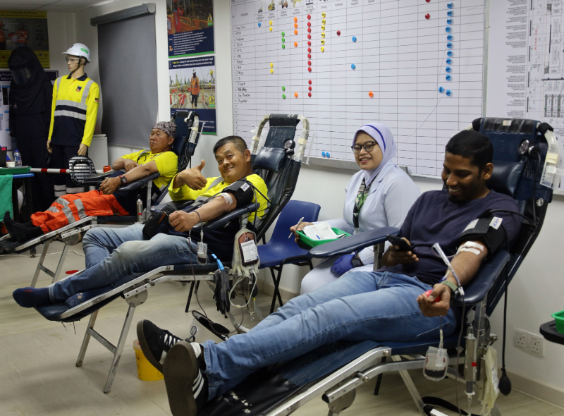 Leighton Malaysia donates blood to the blood bank for Sultanah Aminah Hospital