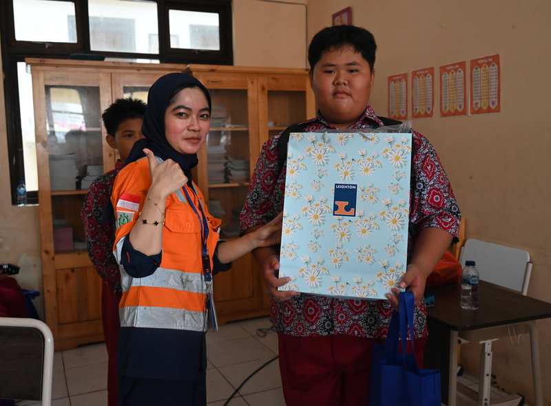 Leighton Indonesia launches Leighton goes to school program