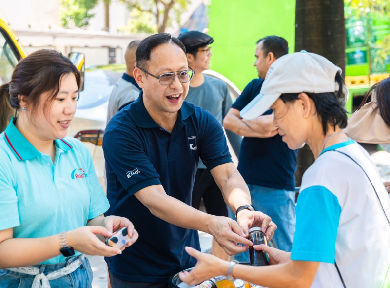 Leighton Asia Hong Kong distributes meals for Lo Pan Rice Campaign