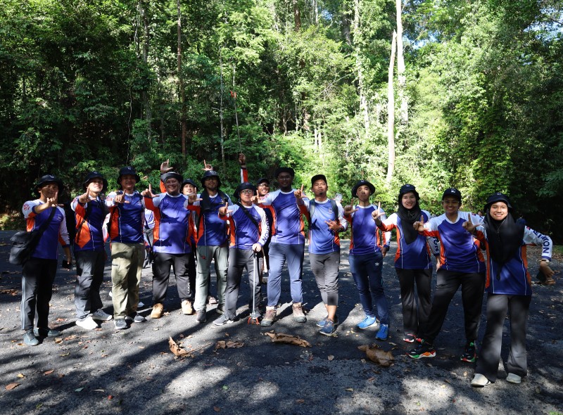 Leighton Asia plogging activity at Pulai mountain in Johor