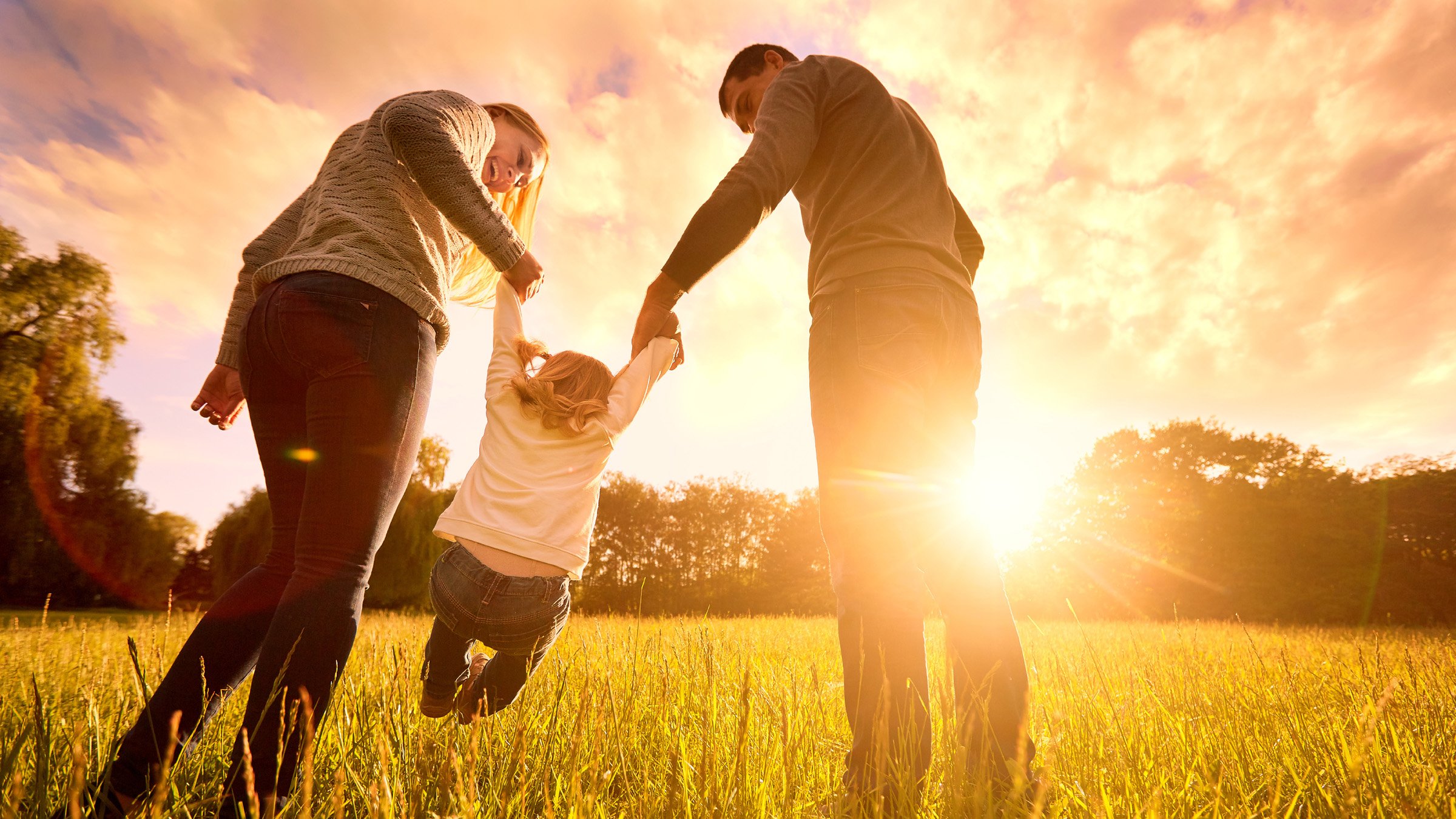 https://edge.sitecorecloud.io/cimicgroupl634d-cimicxmcloud-production-16eb/media/project/cimic/riverstonerise/latest/devine-happy-family-sunset-01.jpg?h=1350&iar=0&w=2400