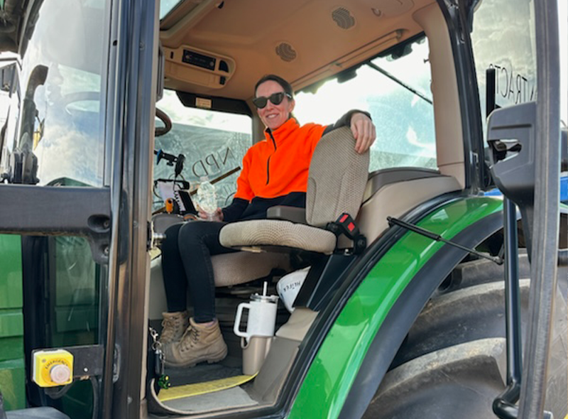 https://edge.sitecorecloud.io/cimicgroupl634d-cimicxmcloud-production-16eb/media/project/cimic/ugl/news/2024/tractor_3_590x800.png?h=590&iar=0&w=800