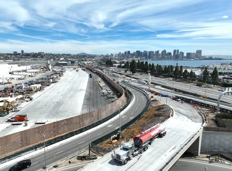 https://edge.sitecorecloud.io/cimicgroupl8739-fdcorpxmclocd75-production769c-7efe/media/project/cimic/flatiron/news/2025/800x590/aviation---san-diego-international-airport-terminal-1-view-3-800x590.jpg?h=590&iar=0&w=800