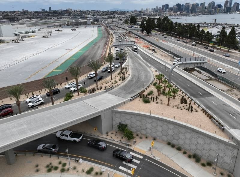 https://edge.sitecorecloud.io/cimicgroupl8739-fdcorpxmclocd75-production769c-7efe/media/project/cimic/flatiron/news/2025/800x590/aviation---san-diego-international-airports-new-terminal-1-opens---city-view-800x590.jpg?h=590&iar=0&w=800