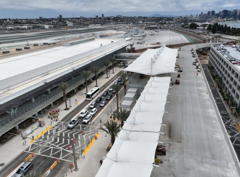 https://edge.sitecorecloud.io/cimicgroupl8739-fdcorpxmclocd75-production769c-7efe/media/project/cimic/flatiron/news/2025/800x590/aviation---san-diego-international-airports-new-terminal-1-opens---roadway-view-800x590.jpg?h=590&iar=0&w=800