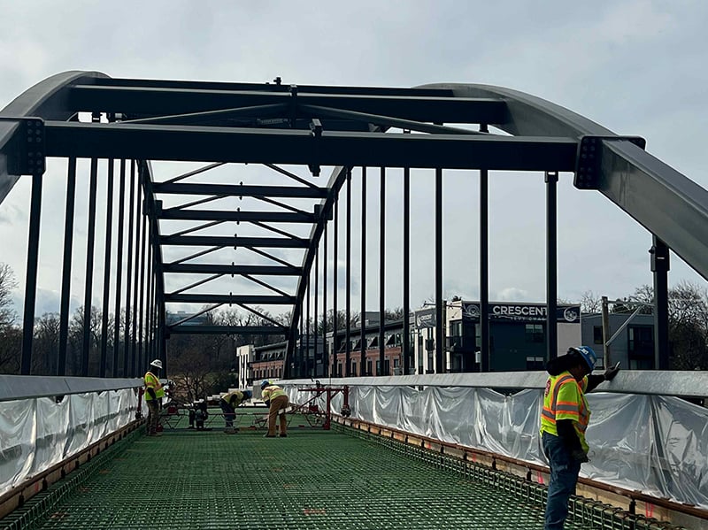 Purple Line Rail https://edge.sitecorecloud.io/cimicgroupl8739-fdcorpxmclocd75-production769c-7efe/media/project/cimic/flatiron/projects/transit/purple-line-rail/800x590/purple-line-bridge.jpg?h=599&iar=0&w=800