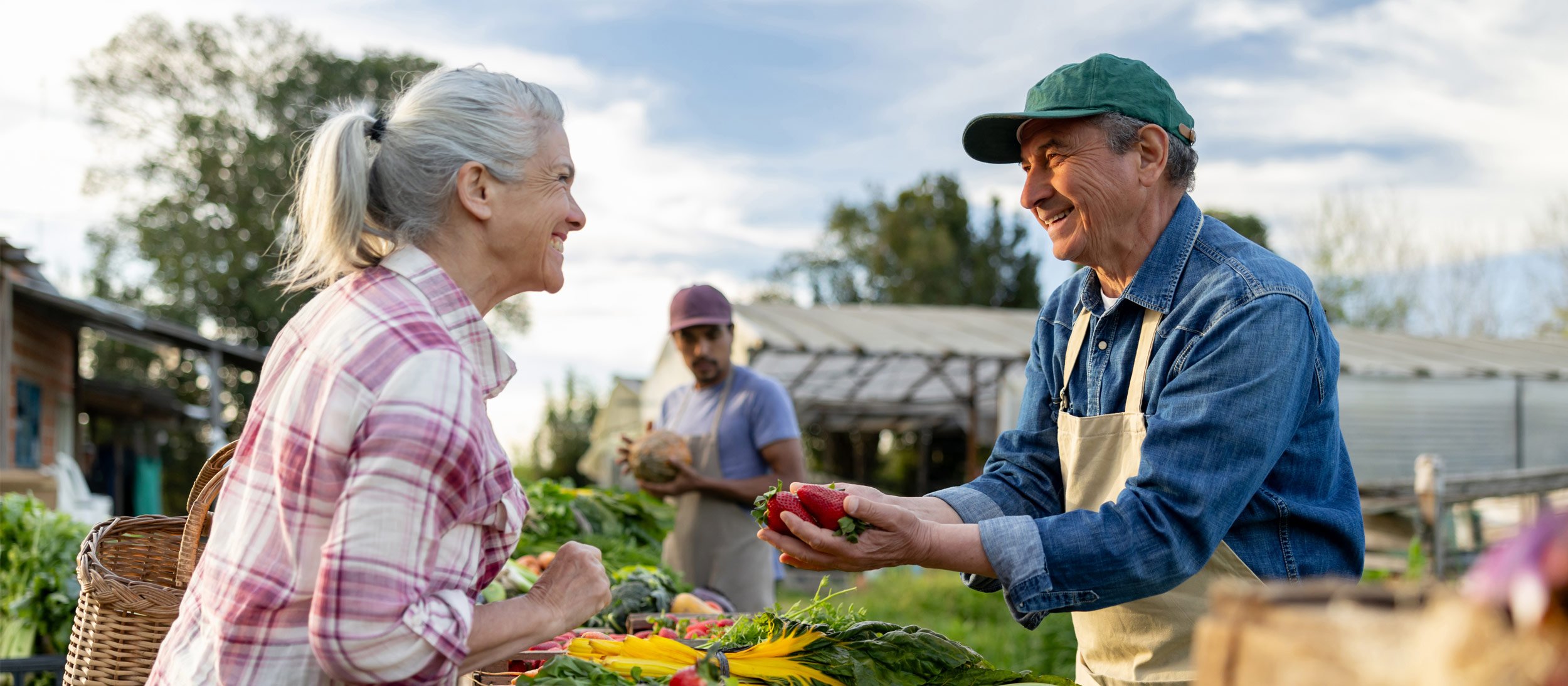 A woman shopping a farmers market