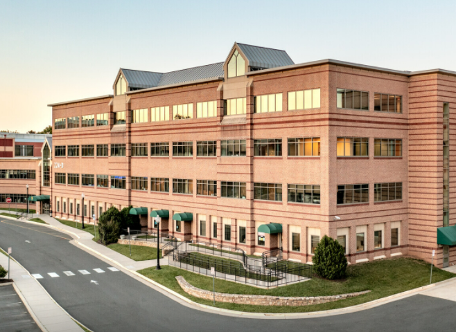 Cardiology Leesburg building from the front, outside